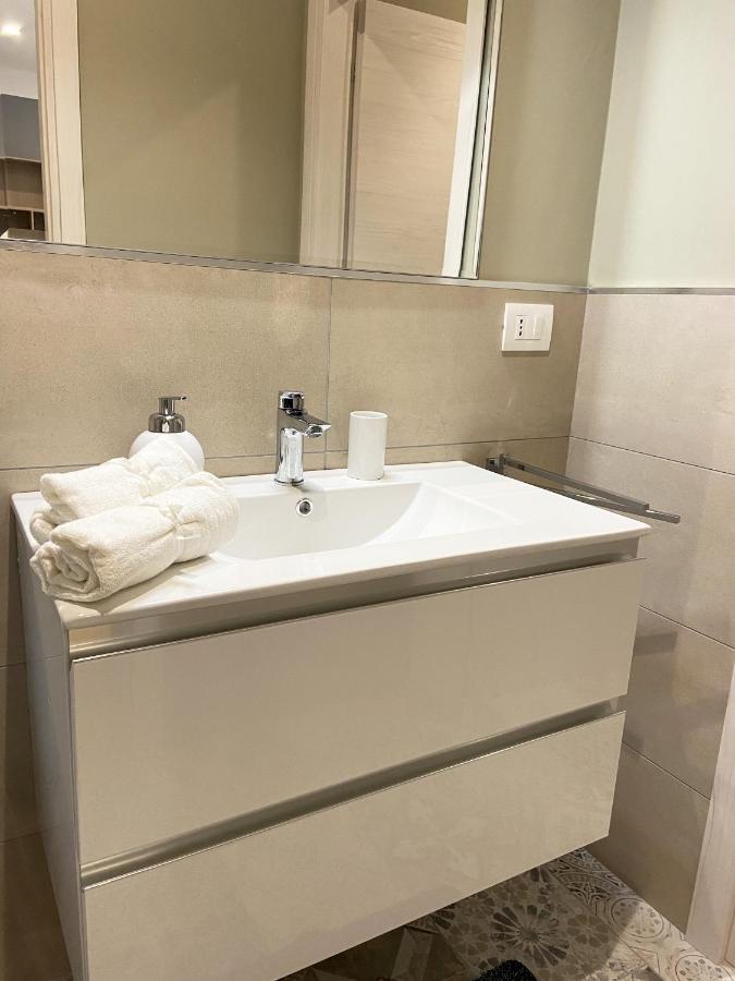 Apartamento Casa Di Laura Mono E Bilo Di Fronte Ospedale San Raffaele Segrate Exterior foto